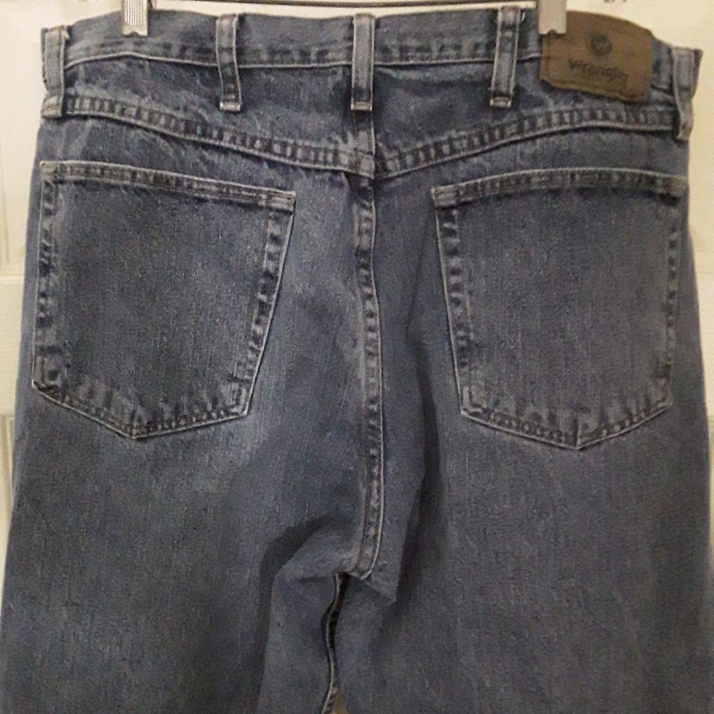 Wrangler Relaxed Fit 34/32 Men's Jeans